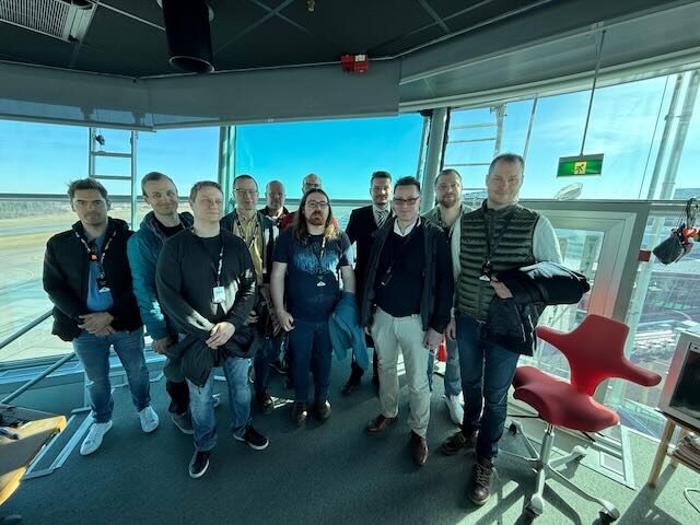 Besök på flygledningscentralen i Vanda