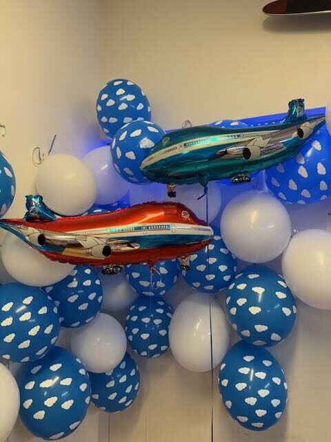 Airplane balloons